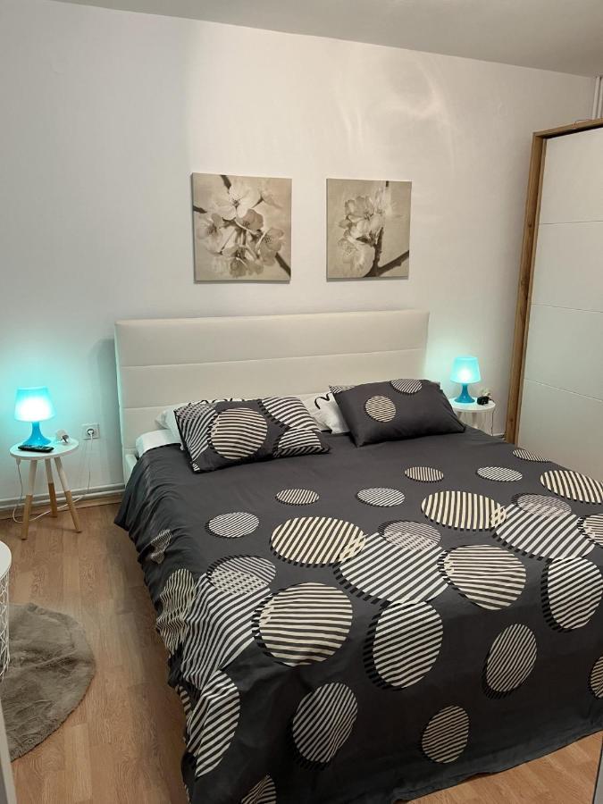 Apartment Pula Exteriör bild